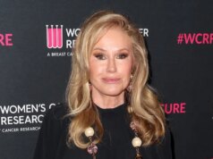 Naik Turun Kathy Hilton: Dari Momen Ikonik ‘RHOBH’ hingga Drama Kebanggaan
| beritakitanih Naik Turun Kathy Hilton: Dari Momen Ikonik 'RHOBH' hingga Drama Kebanggaan
| beritakitanih