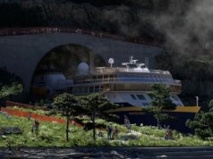 Norwegia menyetujui pendanaan untuk terowongan kapal terbesar di dunia melalui jalur laut berbahaya
| beritakitanih Norwegia menyetujui pendanaan untuk terowongan kapal terbesar di dunia melalui jalur laut berbahaya
| beritakitanih