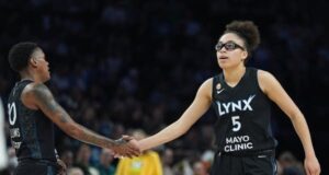 Olivia Miles mencetak rekor rookie WNBA dengan 8 3s dan Lynx mengalahkan Valkyries 87-84 untuk kemenangan ke-6 berturut-turut
| beritakitanih Olivia Miles mencetak rekor rookie WNBA dengan 8 3s dan Lynx mengalahkan Valkyries 87-84 untuk kemenangan ke-6 berturut-turut
| beritakitanih