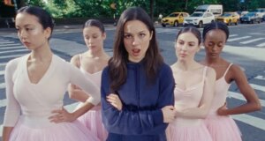 Olivia Rodrigo Menyanyikan ‘Lagu Bodohnya’ di Central Park dan Corner Store dalam Video Musik Baru
| beritakitanih Olivia Rodrigo Menyanyikan 'Lagu Bodohnya' di Central Park dan Corner Store dalam Video Musik Baru
| beritakitanih