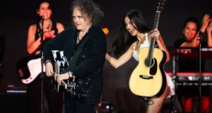 Olivia Rodrigo Ungkap Album Barunya Berduet Dengan Robert Smith dari The Cure Via Surprise Premiere untuk ‘What’s Wrong With Me’ di Primavera Sound
| beritakitanih Olivia Rodrigo Ungkap Album Barunya Berduet Dengan Robert Smith dari The Cure Via Surprise Premiere untuk 'What's Wrong With Me' di Primavera Sound
| beritakitanih