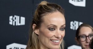 Olivia Wilde Bereaksi terhadap Kritik yang Mengatakan Dia Terlihat Seperti “Mayat”
| beritakitanih Olivia Wilde Bereaksi terhadap Kritik yang Mengatakan Dia Terlihat Seperti “Mayat”
| beritakitanih
