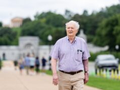 Para veteran dan kerabat tidak melihat adanya tempat untuk lengkungan Trump di dekat Pemakaman Nasional Arlington
| beritakitanih Para veteran dan kerabat tidak melihat adanya tempat untuk lengkungan Trump di dekat Pemakaman Nasional Arlington
| beritakitanih