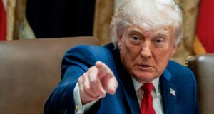 Pemerintahan Trump setuju untuk membekukan sementara ‘dana gelap’ bagi sekutunya
| beritakitanih Pemerintahan Trump setuju untuk membekukan sementara 'dana gelap' bagi sekutunya
| beritakitanih