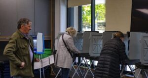 Pemungutan suara awal untuk pemilihan pendahuluan Minnesota dimulai
| beritakitanih Pemungutan suara awal untuk pemilihan pendahuluan Minnesota dimulai
| beritakitanih