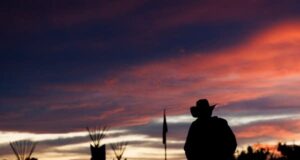 Penduduk asli Amerika memperingati kemenangan di Little Bighorn dengan pacuan kuda, tarian, dan nyanyian
| beritakitanih Penduduk asli Amerika memperingati kemenangan di Little Bighorn dengan pacuan kuda, tarian, dan nyanyian
| beritakitanih