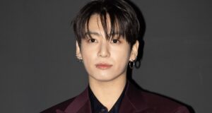 Penggemar BTS yang membunyikan bel pintu Jungkook sebanyak 133 kali dalam dua bulan akan dideportasi
| beritakitanih Penggemar BTS yang membunyikan bel pintu Jungkook sebanyak 133 kali dalam dua bulan akan dideportasi
| beritakitanih