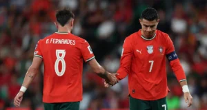 Penggemar Cristiano Ronaldo menuntut Bruno Fernandes ‘berjuang untuknya’ dalam komentar viral Instagram
| beritakitanih Penggemar Cristiano Ronaldo menuntut Bruno Fernandes 'berjuang untuknya' dalam komentar viral Instagram
| beritakitanih
