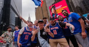 Penggemar Knicks Menganggap Trump Mengutuk Tim. Jadi Mereka Membakar Sage dan Memprotes Barikade di Luar MSG
| beritakitanih Penggemar Knicks Menganggap Trump Mengutuk Tim. Jadi Mereka Membakar Sage dan Memprotes Barikade di Luar MSG
| beritakitanih