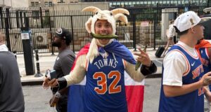 Penggemar Knicks memadati NYC untuk menyaksikan parade yang menggembirakan
| beritakitanih 📸 Penggemar Knicks memadati NYC untuk menyaksikan parade yang menggembirakan
| beritakitanih