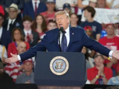 Penggemar NBA Terpecah Saat Donald Trump Mengonfirmasi Kehadiran Game 3 Melalui Adam Silver
| beritakitanih Penggemar NBA Terpecah Saat Donald Trump Mengonfirmasi Kehadiran Game 3 Melalui Adam Silver
| beritakitanih