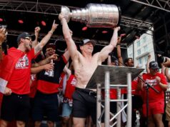 Penggemar tongkat berkumpul di Raleigh untuk parade Piala Stanley
| beritakitanih Penggemar tongkat berkumpul di Raleigh untuk parade Piala Stanley
| beritakitanih