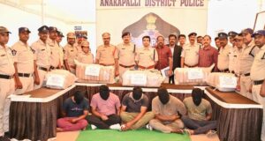 Penyelundupan Ganja dengan hubungan internasional ditangkap di Anakapalli; 213 kg disita, lima ditahan
| beritakitanih Penyelundupan Ganja dengan hubungan internasional ditangkap di Anakapalli; 213 kg disita, lima ditahan
| beritakitanih