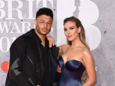 Perrie Edwards Mengenakan 3 Gaun Mewah Saat Menikahi Alex Oxlade-Chamberlain
| beritakitanih Perrie Edwards Mengenakan 3 Gaun Mewah Saat Menikahi Alex Oxlade-Chamberlain
| beritakitanih