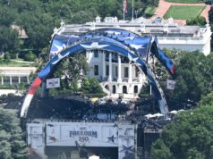 Pertarungan Trump di UFC membawa tontonan bersejarah ke Gedung Putih
| beritakitanih Pertarungan Trump di UFC membawa tontonan bersejarah ke Gedung Putih
| beritakitanih