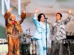 Pertunjukan ‘CEREMONY’ Dua Hari Ny. GREEN APPLE Merayakan Musik Bersama Rekan Artis dan Penonton: Ulasan
| beritakitanih Pertunjukan 'CEREMONY' Dua Hari Ny. GREEN APPLE Merayakan Musik Bersama Rekan Artis dan Penonton: Ulasan
| beritakitanih