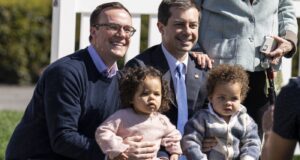 Pete Buttigieg dan anak-anaknya harus menjalani CPS, penyelidikan polisi setelah laporan palsu
| beritakitanih Pete Buttigieg dan anak-anaknya harus menjalani CPS, penyelidikan polisi setelah laporan palsu
| beritakitanih