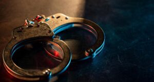 Polisi polisi dan ahli sejarah ditangkap karena menyerang tiga anak muda di Vriddhachalam
| beritakitanih Polisi polisi dan ahli sejarah ditangkap karena menyerang tiga anak muda di Vriddhachalam
| beritakitanih