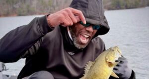 Randy Moss bebas kanker dan mencari tangkapan besar berikutnya untuk mengejar hasratnya memancing ikan bass
| beritakitanih Randy Moss bebas kanker dan mencari tangkapan besar berikutnya untuk mengejar hasratnya memancing ikan bass
| beritakitanih