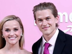 “Reese Witherspoon Membawa Putra Deacon Phillippe ke Premiere ‘Elle'”.
| beritakitanih "Reese Witherspoon Membawa Putra Deacon Phillippe ke Premiere 'Elle'".
| beritakitanih