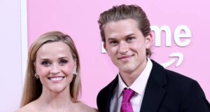 “Reese Witherspoon Membawa Putra Deacon Phillippe ke Premiere ‘Elle'”.
| beritakitanih "Reese Witherspoon Membawa Putra Deacon Phillippe ke Premiere 'Elle'".
| beritakitanih
