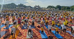 Ribuan orang melakukan yoga di istana Mysore saat kota merayakan Hari Yoga Internasional
| beritakitanih Ribuan orang melakukan yoga di istana Mysore saat kota merayakan Hari Yoga Internasional
| beritakitanih
