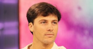 Rob Rausch dari Love Island USA Mencukur Kepalanya dalam Transformasi Baru
| beritakitanih Rob Rausch dari Love Island USA Mencukur Kepalanya dalam Transformasi Baru
| beritakitanih