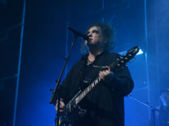 Robert Smith mengatakan album The Cure berikutnya telah “selesai” dengan album terpisah yang “sangat pop” dan upbeat juga sedang dalam proses.
| beritakitanih Robert Smith mengatakan album The Cure berikutnya telah “selesai” dengan album terpisah yang “sangat pop” dan upbeat juga sedang dalam proses.
| beritakitanih