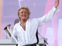 Rod Stewart Menggunakan Tangki Oksigen Saat Konser Setelah Hampir Pingsan Di Atas Panggung
| beritakitanih Rod Stewart Menggunakan Tangki Oksigen Saat Konser Setelah Hampir Pingsan Di Atas Panggung
| beritakitanih