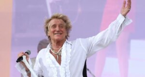 Rod Stewart Menggunakan Tangki Oksigen Saat Konser Setelah Hampir Pingsan Di Atas Panggung
| beritakitanih Rod Stewart Menggunakan Tangki Oksigen Saat Konser Setelah Hampir Pingsan Di Atas Panggung
| beritakitanih