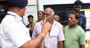 Runtuhnya gudang di Kolkata: Tiga anak di bawah umur dari Bihar dan Bengal, termasuk di antara korban tewas
| beritakitanih Runtuhnya gudang di Kolkata: Tiga anak di bawah umur dari Bihar dan Bengal, termasuk di antara korban tewas
| beritakitanih