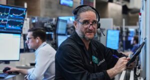 Saham AI melanjutkan aksi jual dan menyeret Wall Street lebih rendah dari rekor tertingginya
| beritakitanih Saham AI melanjutkan aksi jual dan menyeret Wall Street lebih rendah dari rekor tertingginya
| beritakitanih