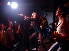 Saksikan Shania Twain memainkan pertunjukan intim berkapasitas 200 orang di The Shacklewell Arms di London
| beritakitanih Saksikan Shania Twain memainkan pertunjukan intim berkapasitas 200 orang di The Shacklewell Arms di London
| beritakitanih