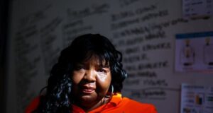 ‘Saya Takut.’ Pekerja Anti-Kekerasan Minneapolis Memasuki ‘Musim Trauma’ Masih Belum Terguncang Akibat Penembakan ICE.
| beritakitanih 'Saya Takut.' Pekerja Anti-Kekerasan Minneapolis Memasuki 'Musim Trauma' Masih Belum Terguncang Akibat Penembakan ICE.
| beritakitanih