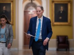 Senat meloloskan RUU penegakan imigrasi senilai $70 miliar tanpa batasan pada dana penyelesaian Trump
| beritakitanih Senat meloloskan RUU penegakan imigrasi senilai $70 miliar tanpa batasan pada dana penyelesaian Trump
| beritakitanih