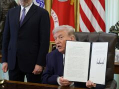 Seorang hakim federal di Boston telah memblokir sebagian dari perintah Trump untuk membatasi pemungutan suara melalui surat
| beritakitanih Seorang hakim federal di Boston telah memblokir sebagian dari perintah Trump untuk membatasi pemungutan suara melalui surat
| beritakitanih