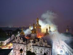 Serangan Rusia membakar situs keagamaan di Kyiv, menewaskan 5 orang di Kharkiv
| beritakitanih Serangan Rusia membakar situs keagamaan di Kyiv, menewaskan 5 orang di Kharkiv
| beritakitanih