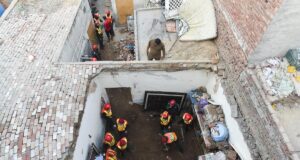 Setidaknya 14 anak tewas di Lahore, Pakistan ketika atap pusat bimbingan belajar runtuh
| beritakitanih Setidaknya 14 anak tewas di Lahore, Pakistan ketika atap pusat bimbingan belajar runtuh
| beritakitanih