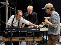 Shakespeare karya Thom Yorke bertemu dengan drama Radiohead ‘Hamlet Hail To The Thief’ yang akan diluncurkan di London
| beritakitanih Shakespeare karya Thom Yorke bertemu dengan drama Radiohead 'Hamlet Hail To The Thief' yang akan diluncurkan di London
| beritakitanih