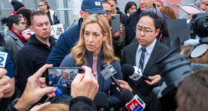 Sherrill Mengatakan Pejabat Imigrasi Tidak Akan Membiarkan Dia Mengunjungi Pusat Penahanan
| beritakitanih Sherrill Mengatakan Pejabat Imigrasi Tidak Akan Membiarkan Dia Mengunjungi Pusat Penahanan
| beritakitanih