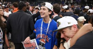 Spike Lee, Timothée Chalamet, Ben Stiller Merayakan Kemenangan Knicks di Final NBA: “Lebih Baik Daripada Oscar”
| beritakitanih Spike Lee, Timothée Chalamet, Ben Stiller Merayakan Kemenangan Knicks di Final NBA: “Lebih Baik Daripada Oscar”
| beritakitanih