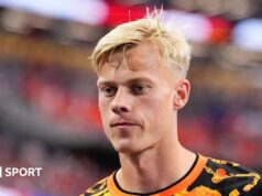 Spurs menyetujui kesepakatan Van Hecke senilai £52 juta dengan Brighton
| beritakitanih Spurs menyetujui kesepakatan Van Hecke senilai £52 juta dengan Brighton
| beritakitanih