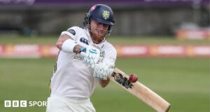 Stokes mencetak angka 95 untuk Durham sementara Inggris kesulitan
| beritakitanih Stokes mencetak angka 95 untuk Durham sementara Inggris kesulitan
| beritakitanih