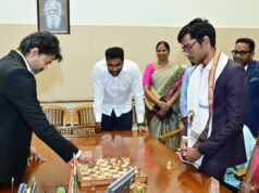 TN CM Vijay bermain catur dengan Grandmaster Praggnanandhaa
| beritakitanih TN CM Vijay bermain catur dengan Grandmaster Praggnanandhaa
| beritakitanih