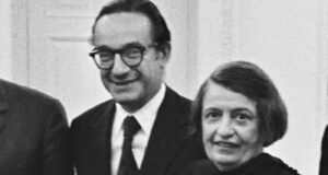 Tahukah kamu? Alan Greenspan dan Ayn Rand adalah teman dekat
| beritakitanih Tahukah kamu? Alan Greenspan dan Ayn Rand adalah teman dekat
| beritakitanih