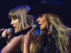 Taylor Swift Memberikan Pertunjukan Kejutan di Universitas Tight End Travis Kelce
| beritakitanih Taylor Swift Memberikan Pertunjukan Kejutan di Universitas Tight End Travis Kelce
| beritakitanih