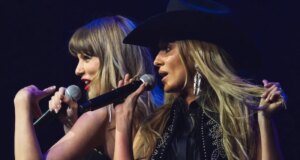 Taylor Swift Memberikan Pertunjukan Kejutan di Universitas Tight End Travis Kelce
| beritakitanih Taylor Swift Memberikan Pertunjukan Kejutan di Universitas Tight End Travis Kelce
| beritakitanih