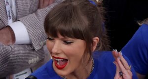 Taylor Swift Membuat Penampilan Kejutan di Pertandingan Knicks vs. Spurs
| beritakitanih Taylor Swift Membuat Penampilan Kejutan di Pertandingan Knicks vs. Spurs
| beritakitanih