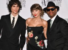 Taylor Swift resmi menjadi wanita termuda yang pernah dilantik ke dalam Songwriters Hall of Fame
| beritakitanih Taylor Swift resmi menjadi wanita termuda yang pernah dilantik ke dalam Songwriters Hall of Fame
| beritakitanih