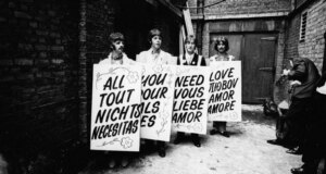 “The Beatles Menandai ‘Hari Beatles Global’ Dengan Klip Pertunjukan ‘All You Need Is Love'”.
| beritakitanih "The Beatles Menandai 'Hari Beatles Global' Dengan Klip Pertunjukan 'All You Need Is Love'".
| beritakitanih